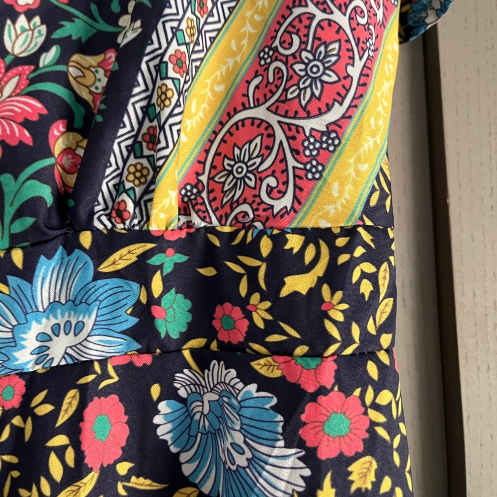 LAST CHANCE Floral Wrap Mini Dress - Picture 12 of 15